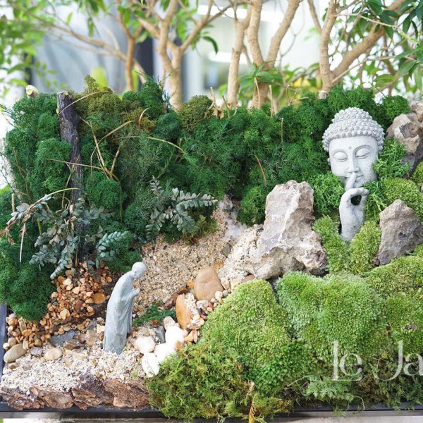 THIỀN SƯ ĐỨNG BÁI - 40X60CM