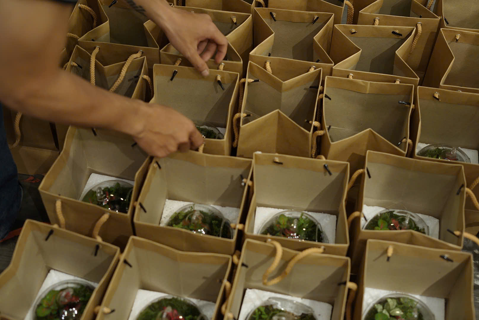 Quà tặng không chỉ là món quà, mà là dấu ấn thương hiệu